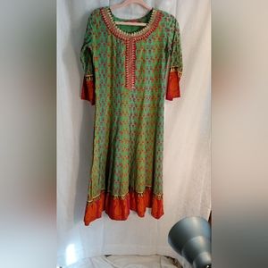 BRIGHTLY COLORED 3/4  SLEEVE DERESS